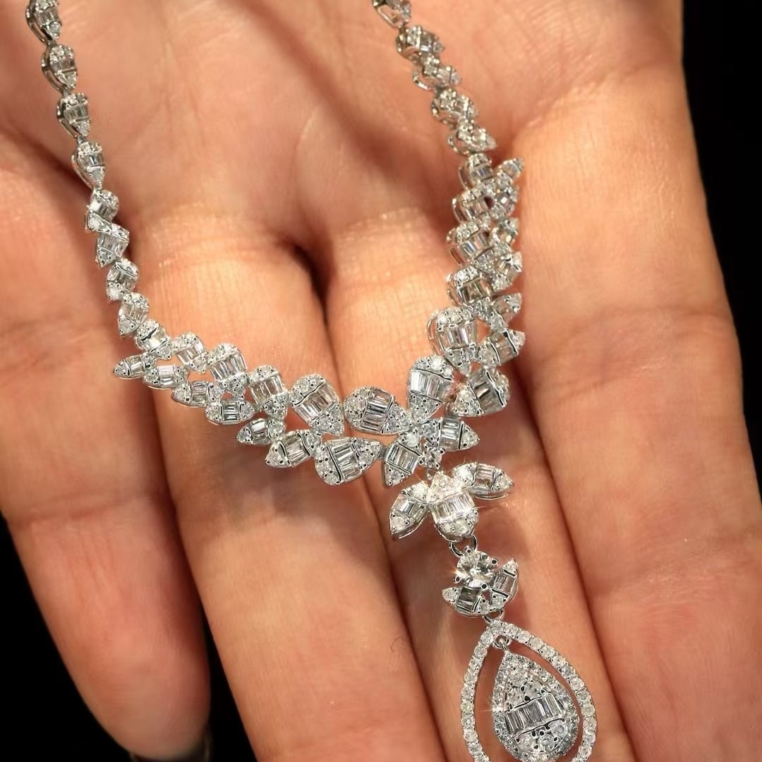 14k Gold 3.4 Ct Natural H Diamond Necklace: Ref:231143142 // gold content:14k gold // main gemstone:diamond // shape:multiple // carat weight:3. 4ct // clarity grade:vs-si // color:h // treatment:natural // Condition: NewHigh Estimate: