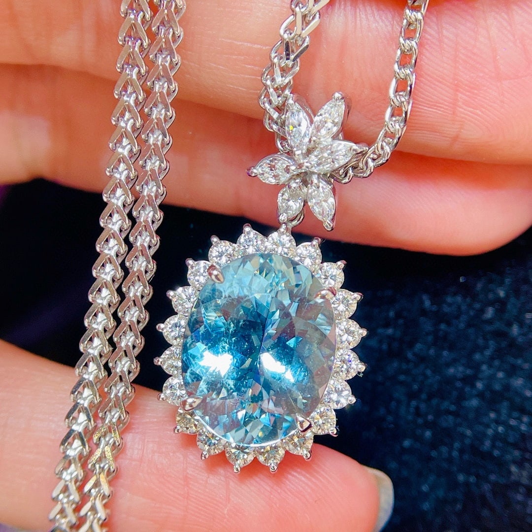 14k Gold 7.26 Ctw Natural Aquamarine & Diamond Necklace: Ref:231143169 // gold content:14k gold // main gemstone:aquamarine // shape:oval // carat weight:6. 06ct // color:blue // treatment:natural // // adjacent gemstone 2 : diamond // shape:multiple // car