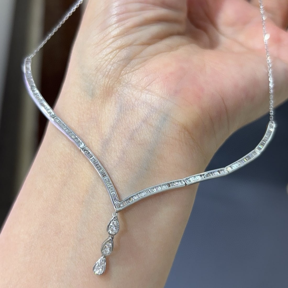 14k Gold 0.92 Ct Natural H Diamond Necklace: Ref:231143191 // gold content:14k gold // main gemstone:diamond // shape:multiple // carat weight:0. 92ct // clarity grade:vs-si // color:h // treatment:natural // Low Estimate: 4600Condition: