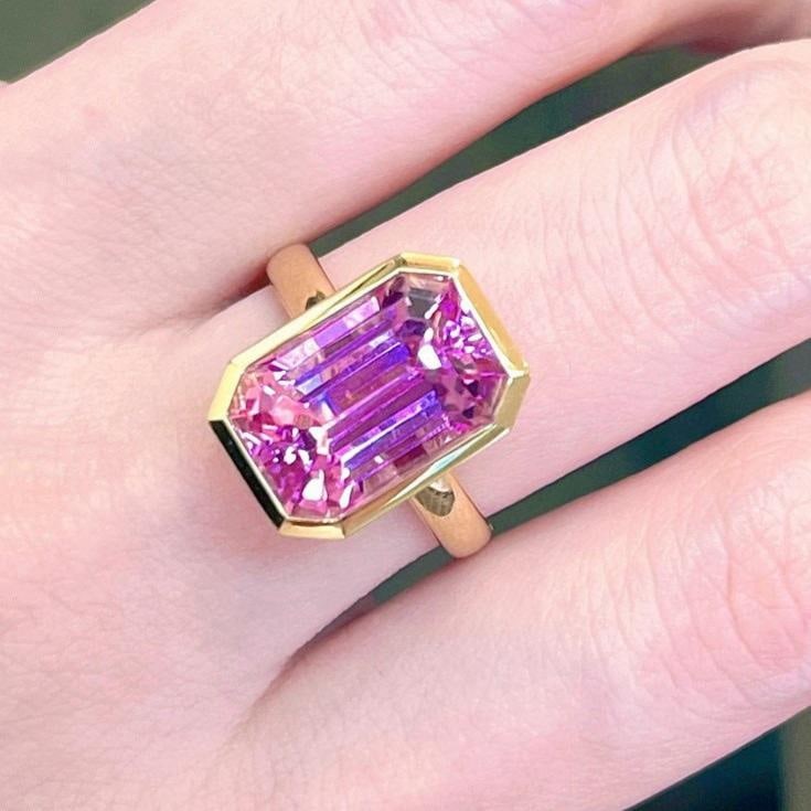 14k Gold 8.50 Ct Natural Kunzite Ring: Ref:231143204 // gold content:14k gold // ring size:7. 25us // // main gemstone:kunzite // shape:octagonal // carat weight:8. 50ct // color:purple // treatment:natural // Condition: NewLow