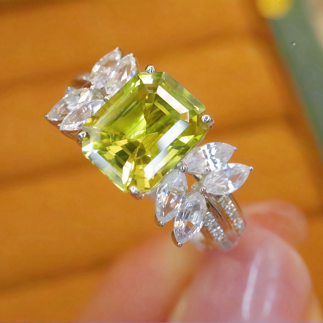 14k Gold 2.12 Ctw Natural Chrysoberyl & Diamond Ring: Ref:231143209 // gold content:14k gold // ring size:7. 25us // // main gemstone:chrysoberyl // shape:octagonal // carat weight:2. 05ct // color:yellowish green // treatment:natural // // adjacent