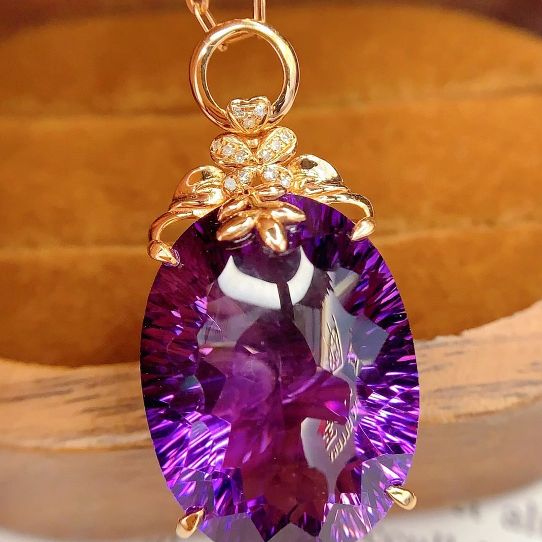 14k Gold 20.28 Ct Natural Amethyst & Diamond Pendant( Without Chain ): Ref:231143221 // gold content:14k gold // main gemstone:amethyst // shape:oval // carat weight:20. 28ct // color:purple // treatment:natural // // adjacent gemstone 2 : diamond // number of