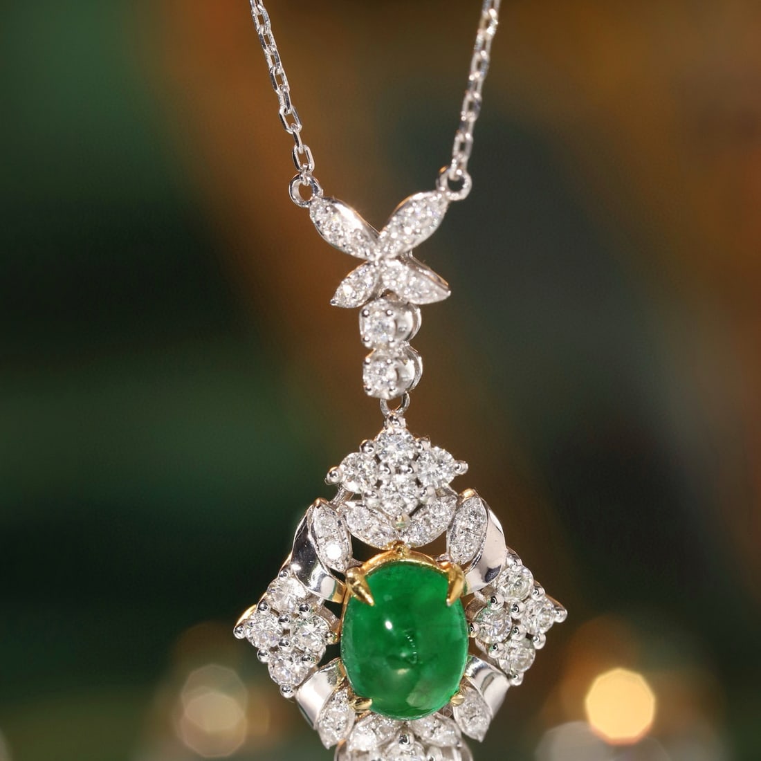14k Gold 1.80 Ctw Natural Emerald & Diamond Necklace: Ref:231143241 // gold content:14k gold // main gemstone:emerald // shape:oval // carat weight:1. 05ct // color:green // treatment:natural // // adjacent gemstone 2 : diamond // shape:round // carat