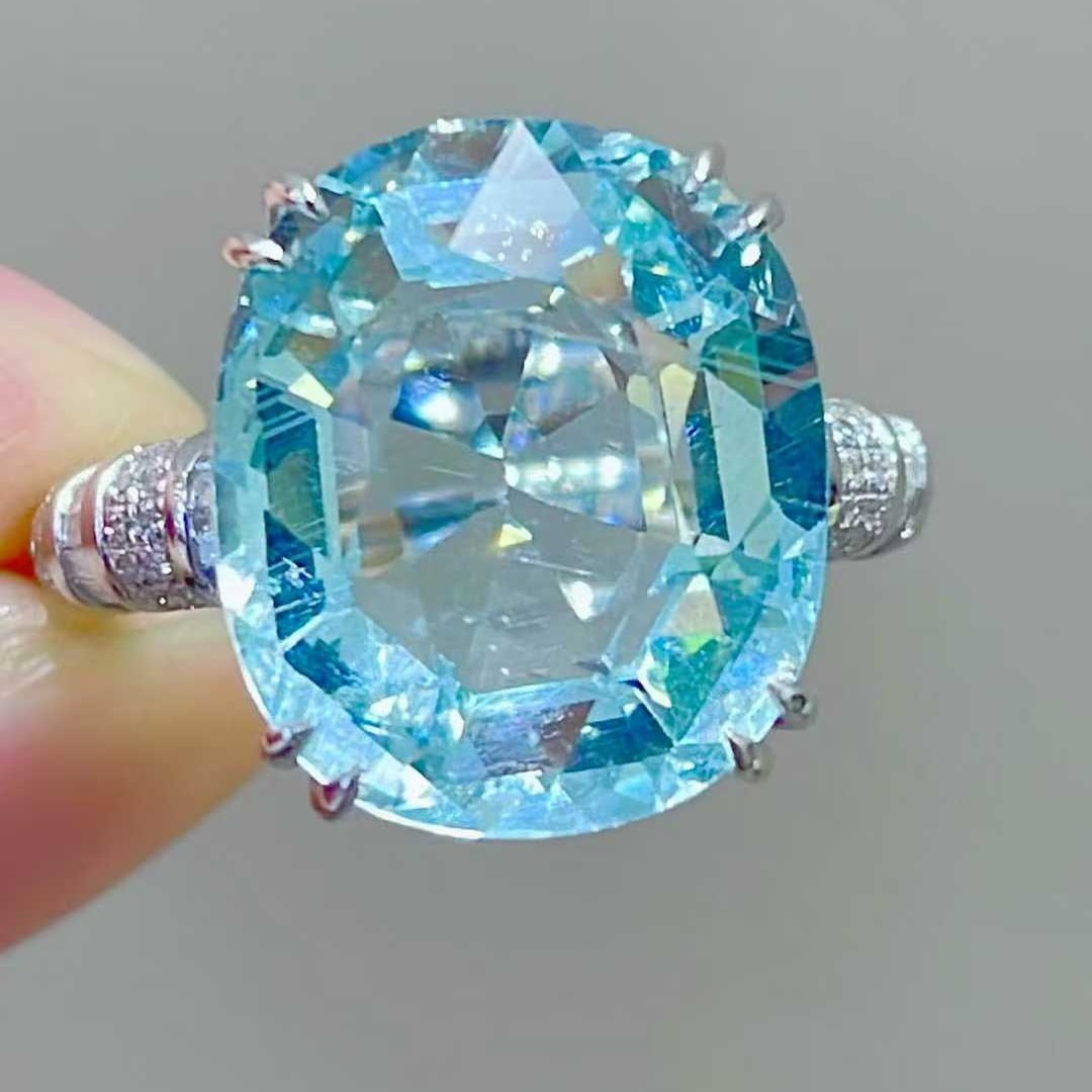 14k Gold 8.92 Ct Natural Aquamarine & Diamond Ring - 2