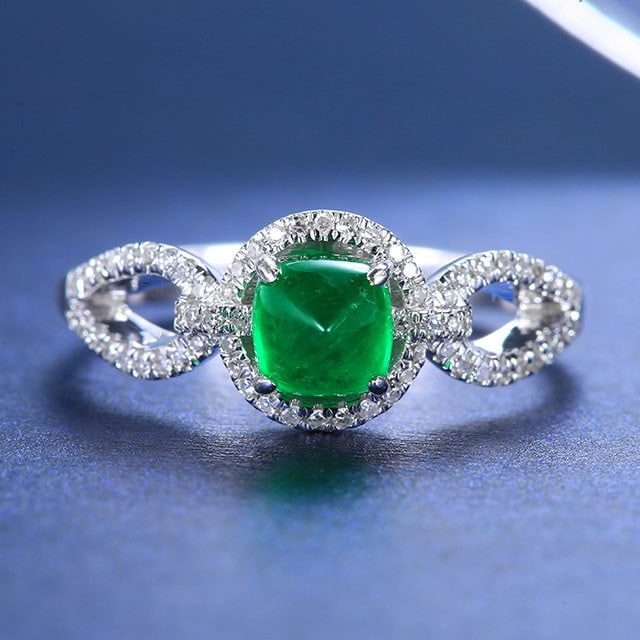 14k Gold 0.98 Ctw Vivid Green Natural Emerald & Diamond Ring: Ref:231144011 // gold content:14k gold // ring size:7. 25us // // main gemstone:emerald // shape:sugar-loaf // carat weight:0. 78ct // color:vivid green // treatment:natural // // adjacent