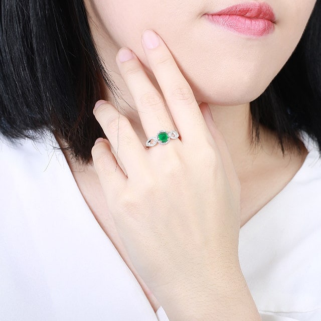 14k Gold 0.98 Ctw Vivid Green Natural Emerald & Diamond Ring - 5