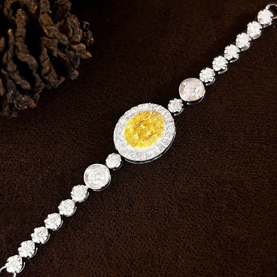 14k Gold 0.78 Ctw Natural Yellow Diamond & Diamond Bracelet: Ref:231144029 // gold content:14k gold // main gemstone:yellow diamond // shape:oval // carat weight:0. 18ct // color:yellow // treatment:natural // // adjacent gemstone 2 : diamond // shape:round