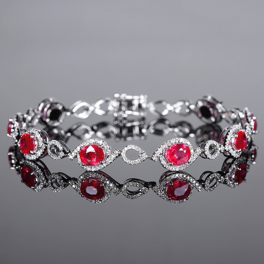 14k Gold 5.30 Ctw Natural Ruby & Diamond Bracelet: Ref:231144039 // gold content:14k gold // main gemstone:ruby // shape:oval // carat weight:4. 25ct // color:red // treatment:natural // // adjacent gemstone 2 : diamond // number of stones:351 //
