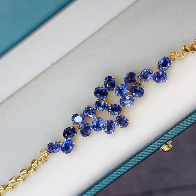 14k Gold 11.00 Ct Natural Sapphire & Diamond Bracelet: Ref:231144049 // gold content:14k gold // main gemstone:sapphire // shape:oval // carat weight:11. 00ct // color:blue // treatment:natural // // adjacent gemstone 2 : diamond // number of stones:16