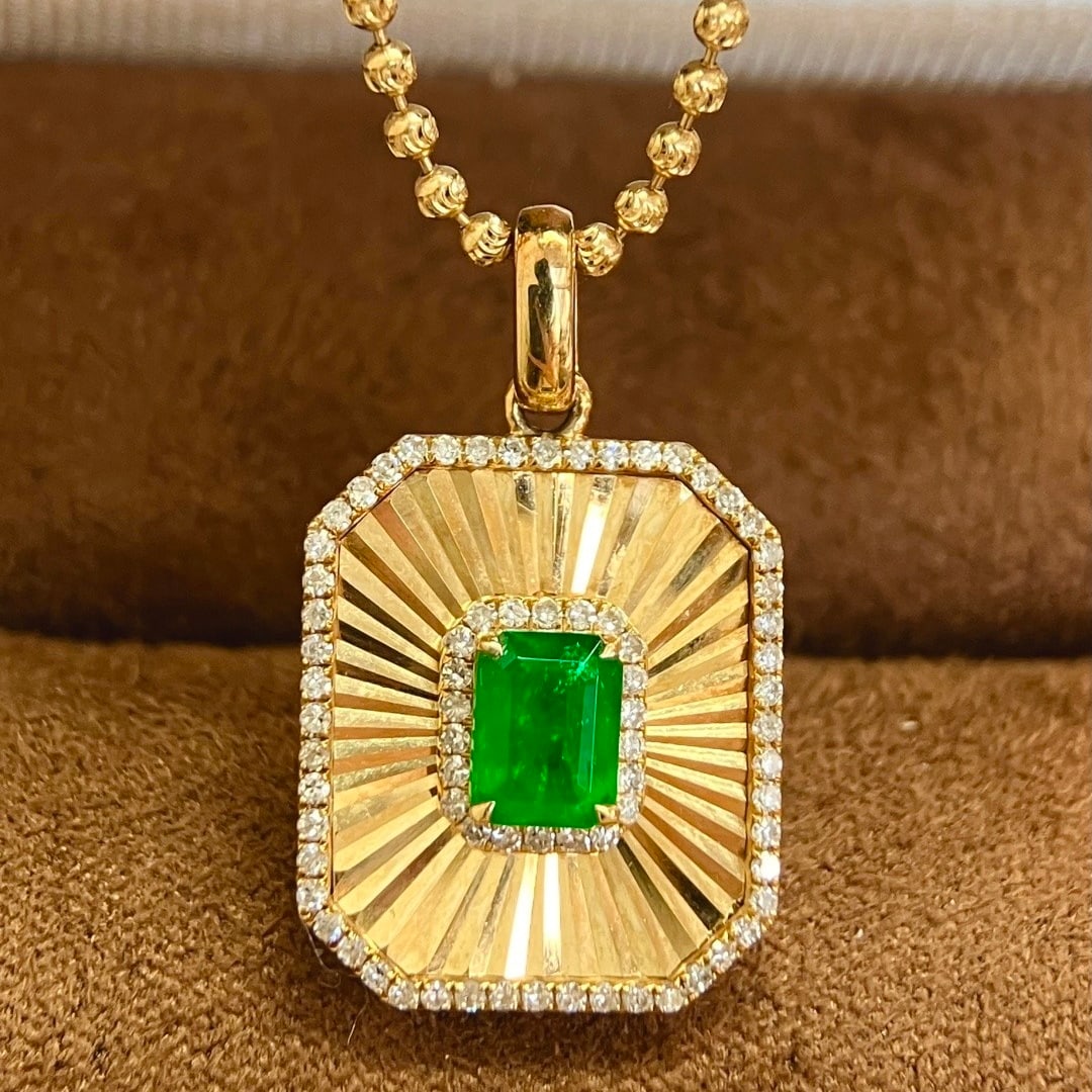 14k Gold 0.75 Ctw Vivid Green Natural Emerald & Diamond Pendant( Without Chain ): Ref:231144052 // gold content:14k gold // main gemstone:emerald // shape:octagonal // carat weight:0. 51ct // color:vivid green // treatment:natural // // adjacent gemstone 2 : diamond //