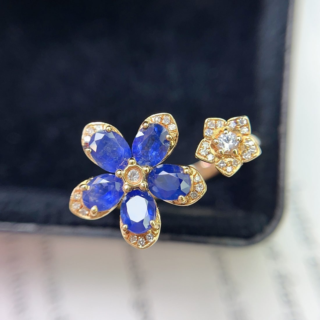 14k Gold 2.00 Ct Natural Sapphire & Diamond & Sapphire Ring - 2