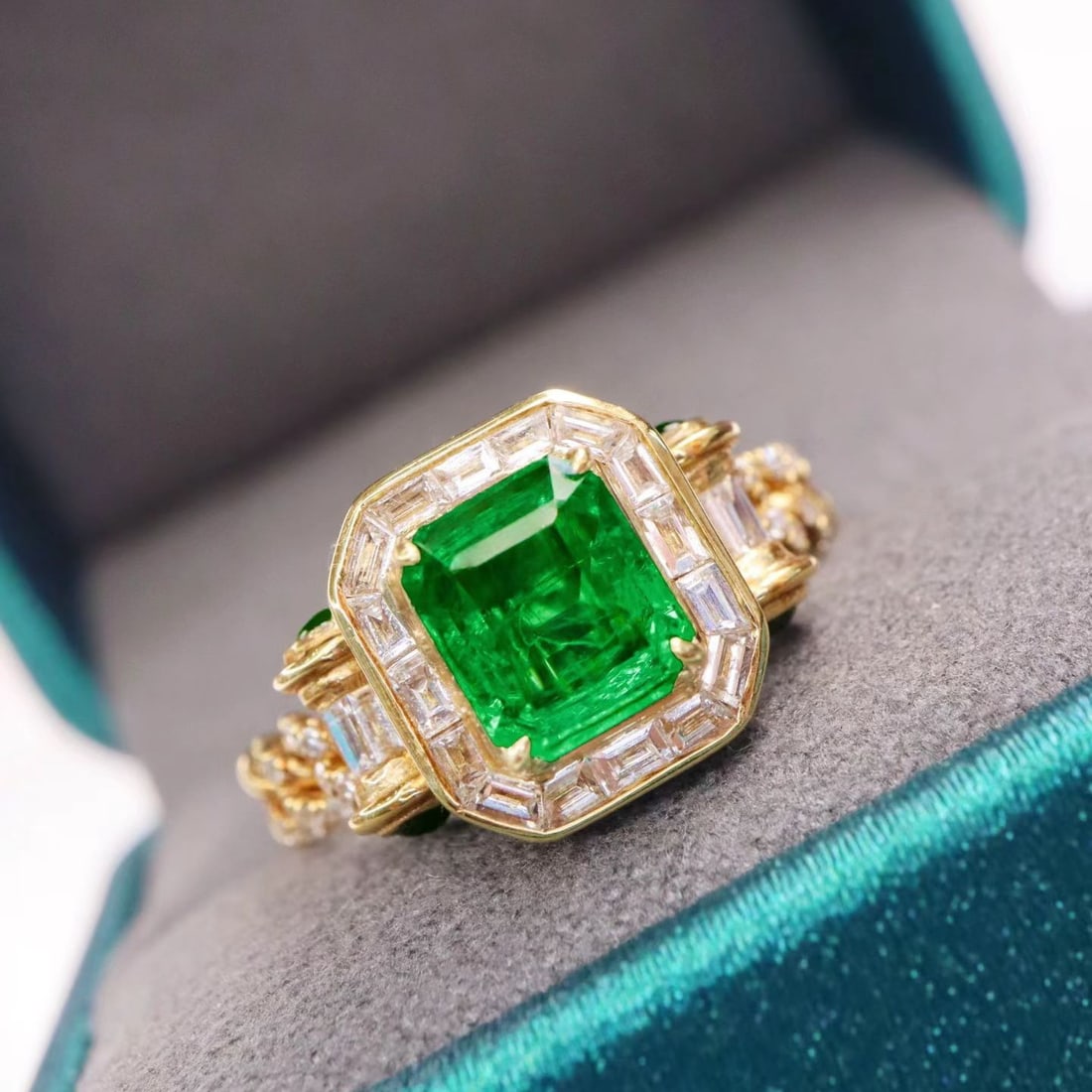 14k Gold 1.73 Ctw Vivid Green Natural Emerald & Diamond Ring - 3