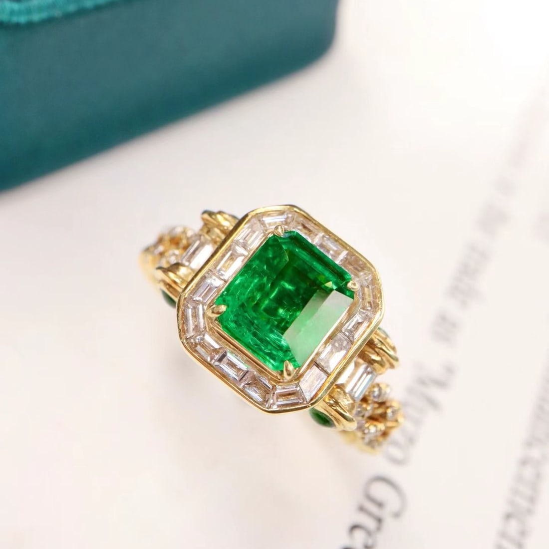 14k Gold 1.73 Ctw Vivid Green Natural Emerald & Diamond Ring - 4