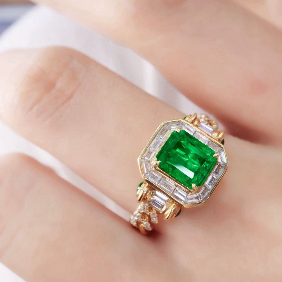 14k Gold 1.73 Ctw Vivid Green Natural Emerald & Diamond Ring - 5