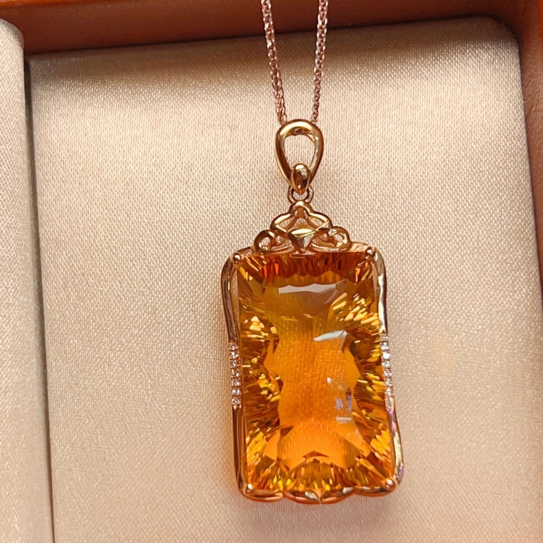 14k Gold 23.19 Ctw Natural Citrine & Diamond Pendant( Without Chain ): Ref:231144070 // gold content:14k gold // main gemstone:citrine // shape:cushion // carat weight:23. 15ct // color:yellow // treatment:natural // // adjacent gemstone 2 : diamond // number of stones:1