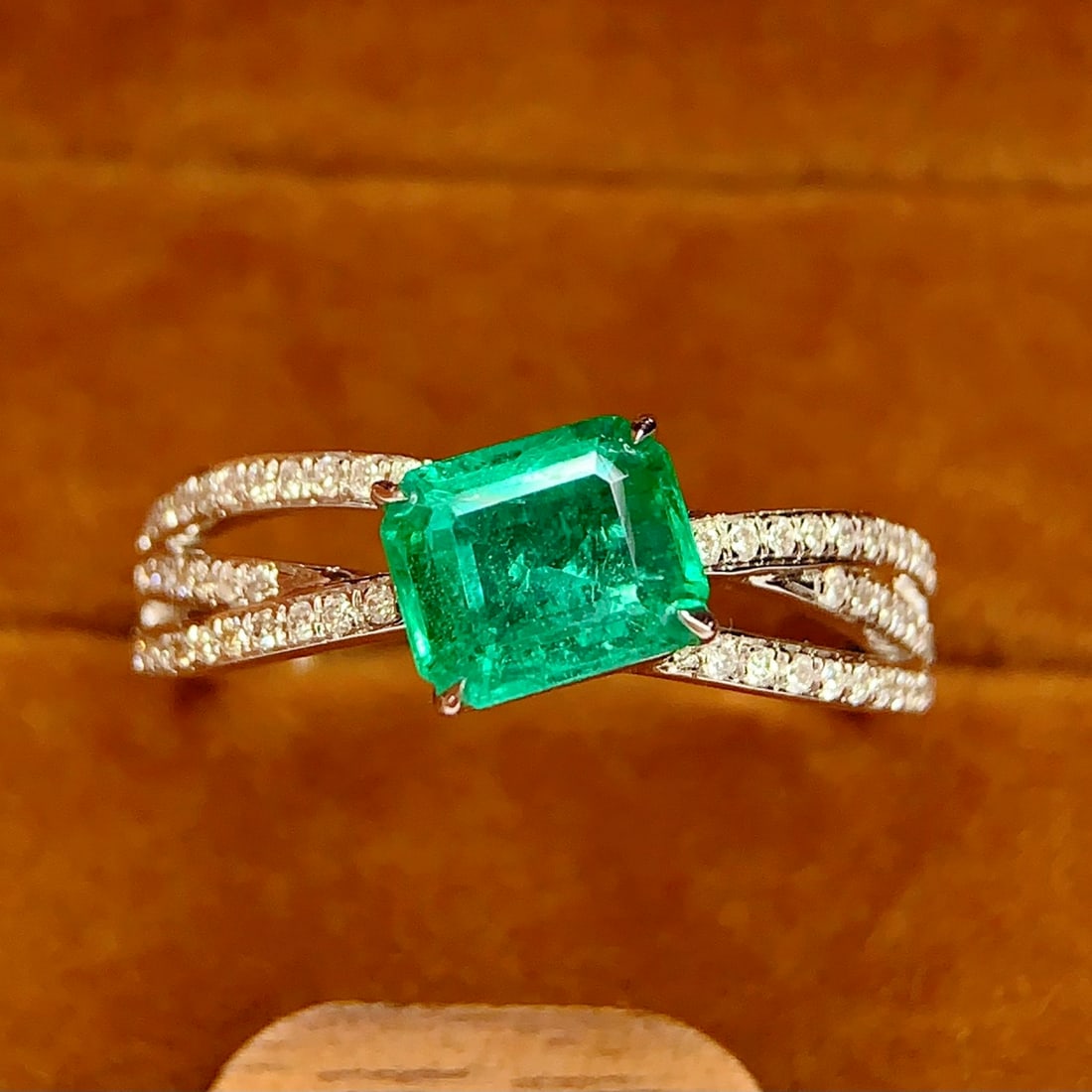 14k Gold 1.1 Ct Natural Emerald & Diamond Ring - 2