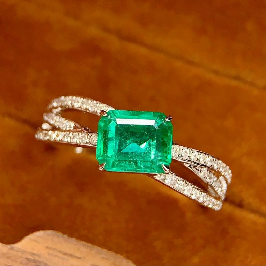 14k Gold 1.1 Ct Natural Emerald & Diamond Ring - 3