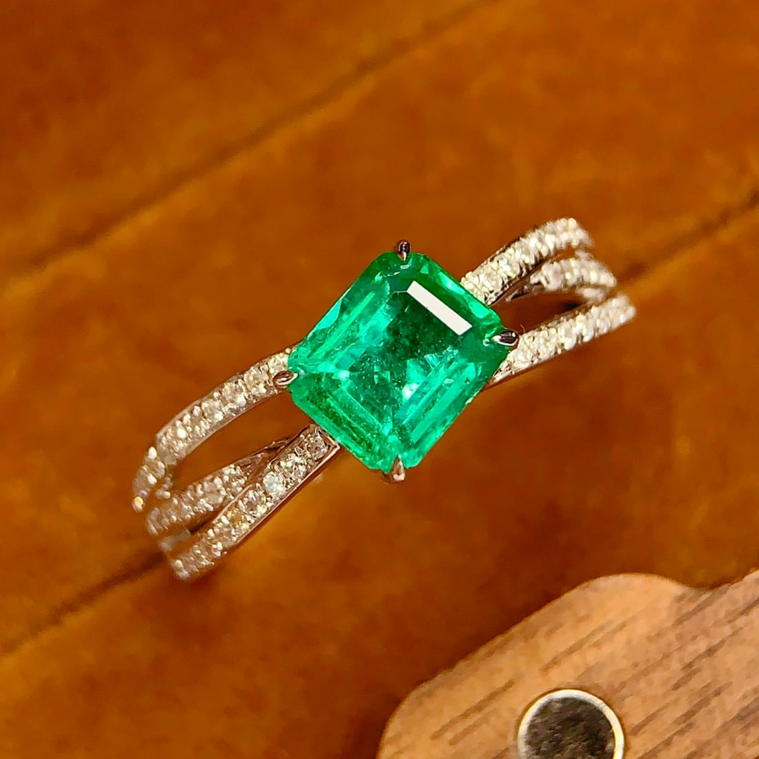 14k Gold 1.1 Ct Natural Emerald & Diamond Ring - 4
