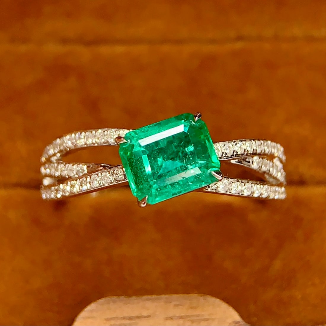 14k Gold 1.1 Ct Natural Emerald & Diamond Ring - 5