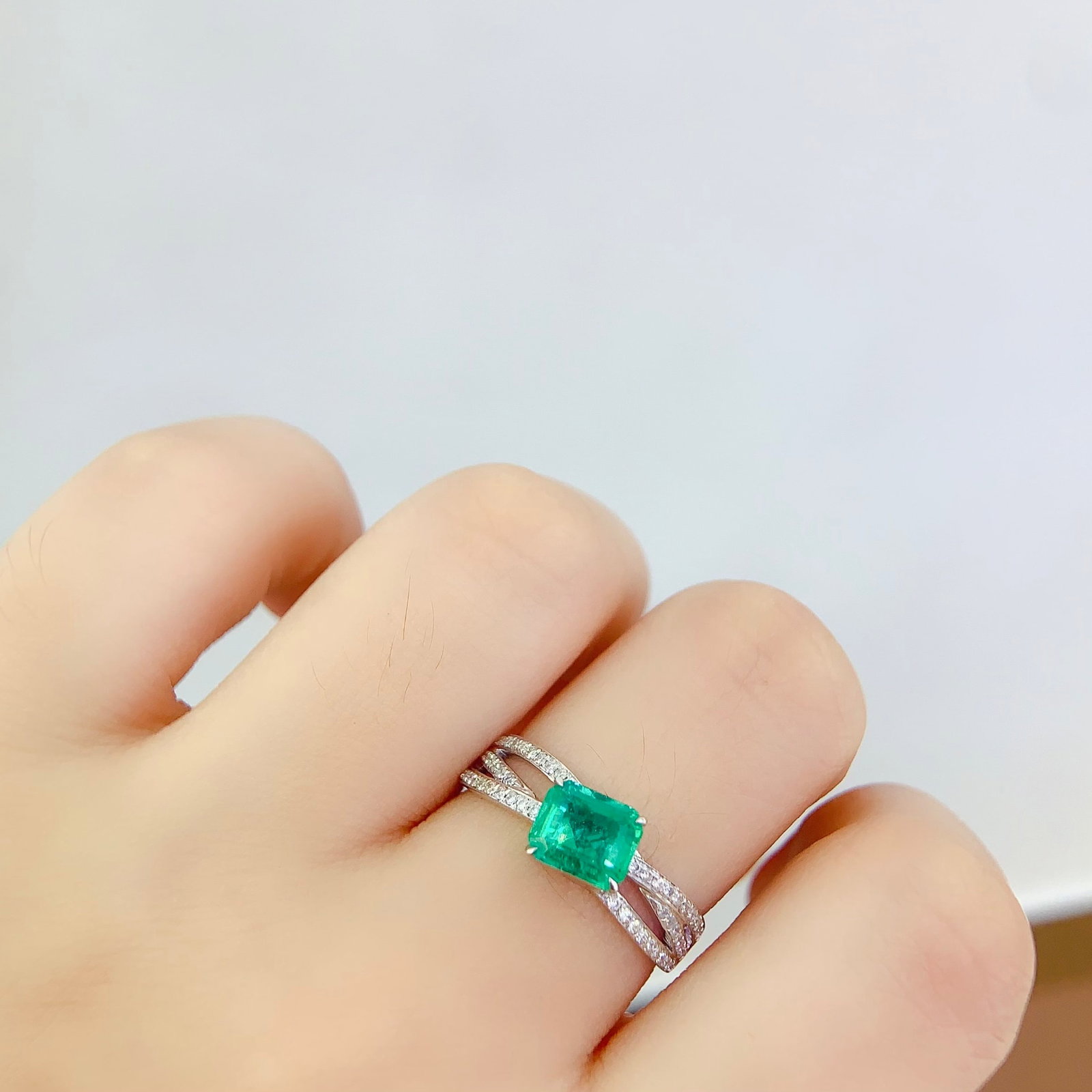 14k Gold 1.1 Ct Natural Emerald & Diamond Ring - 6