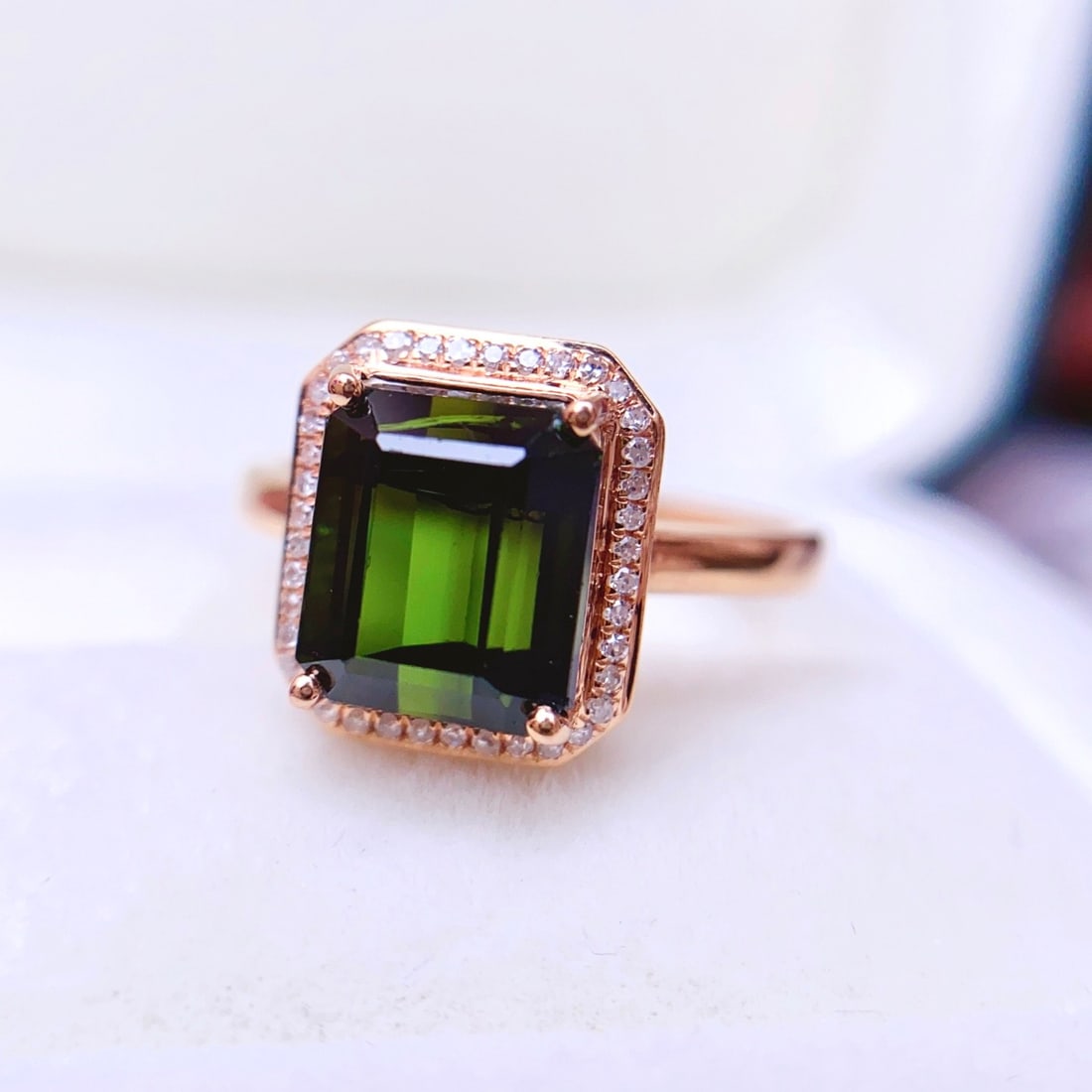 14k Gold 3.40 Ct Natural Tourmaline & Diamond Ring: Ref:231144081 // gold content:14k gold // ring size:7. 25us // // main gemstone:tourmaline // shape:octagonal // carat weight:3. 40ct // color:green // treatment:natural // // adjacent gemstone 2