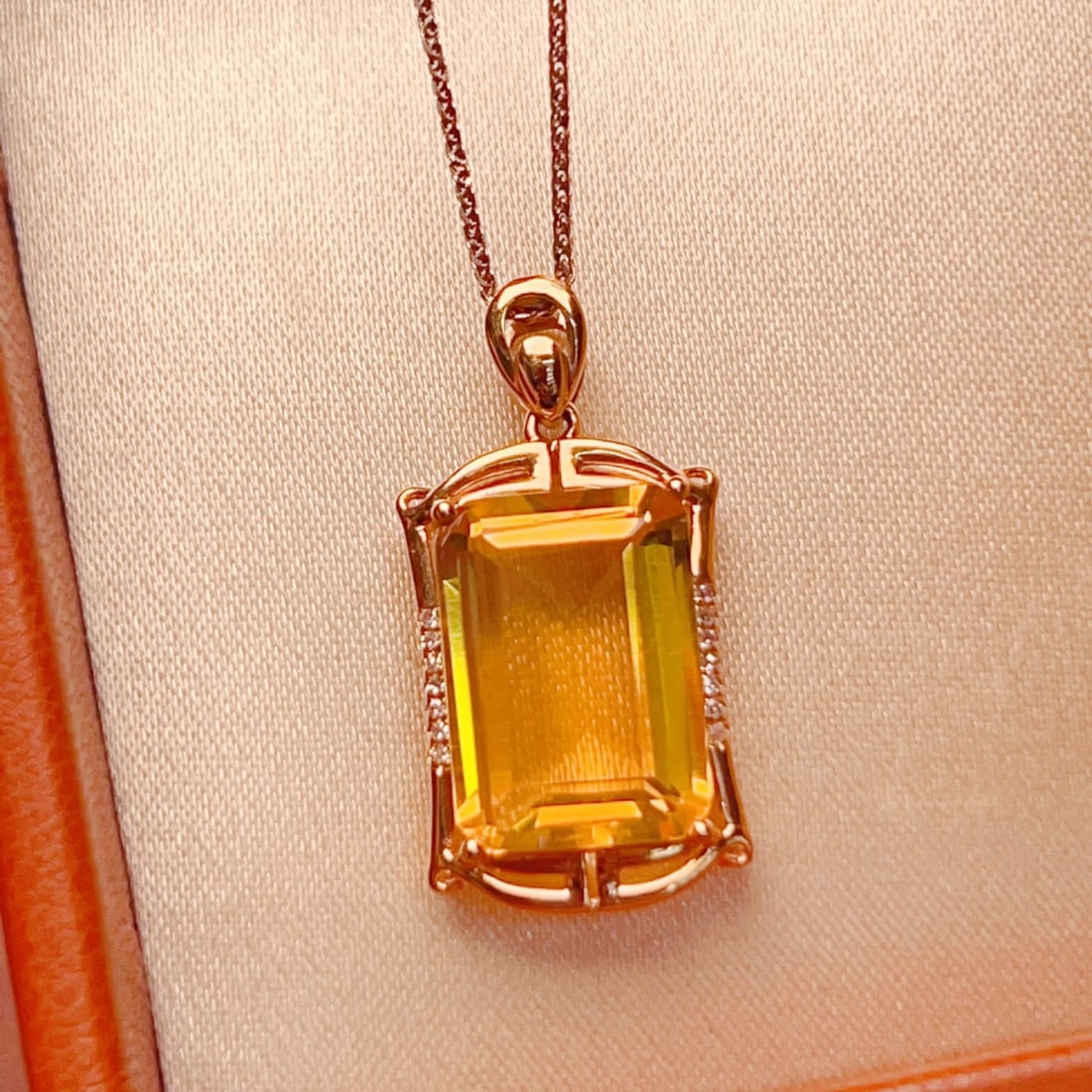 14k Gold 5.69 Ctw Natural Citrine & Diamond Pendant( Without Chain ): Ref:231144082 // gold content:14k gold // main gemstone:citrine // shape:octagonal // carat weight:5. 65ct // color:yellow // treatment:natural // // adjacent gemstone 2 : diamond // number of