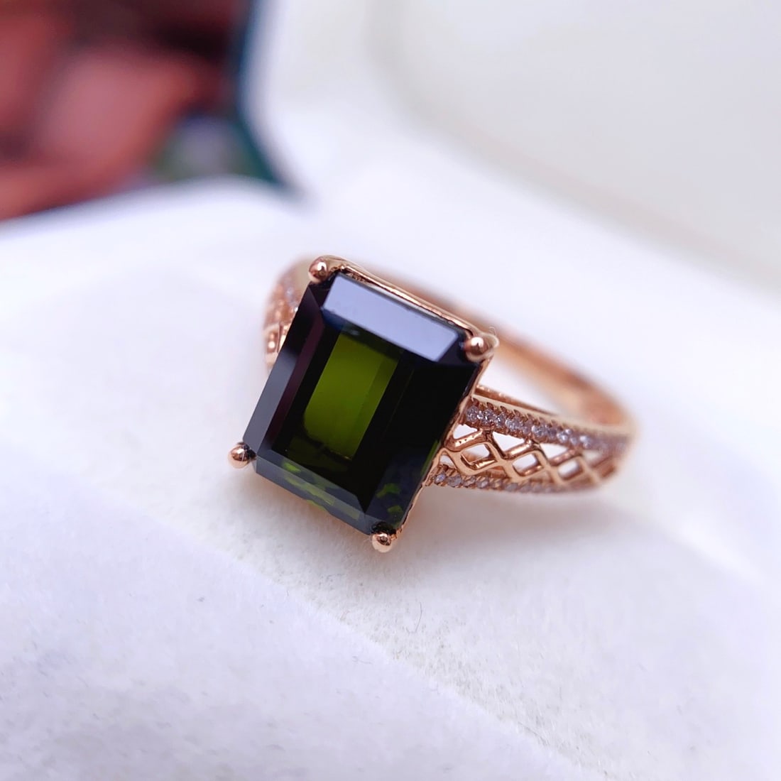 14k Gold 4.56 Ct Natural Tourmaline & Diamond Ring: Ref:231144086 // gold content:14k gold // ring size:7. 25us // // main gemstone:tourmaline // shape:octagonal // carat weight:4. 56ct // color:green // treatment:natural // // adjacent gemstone 2