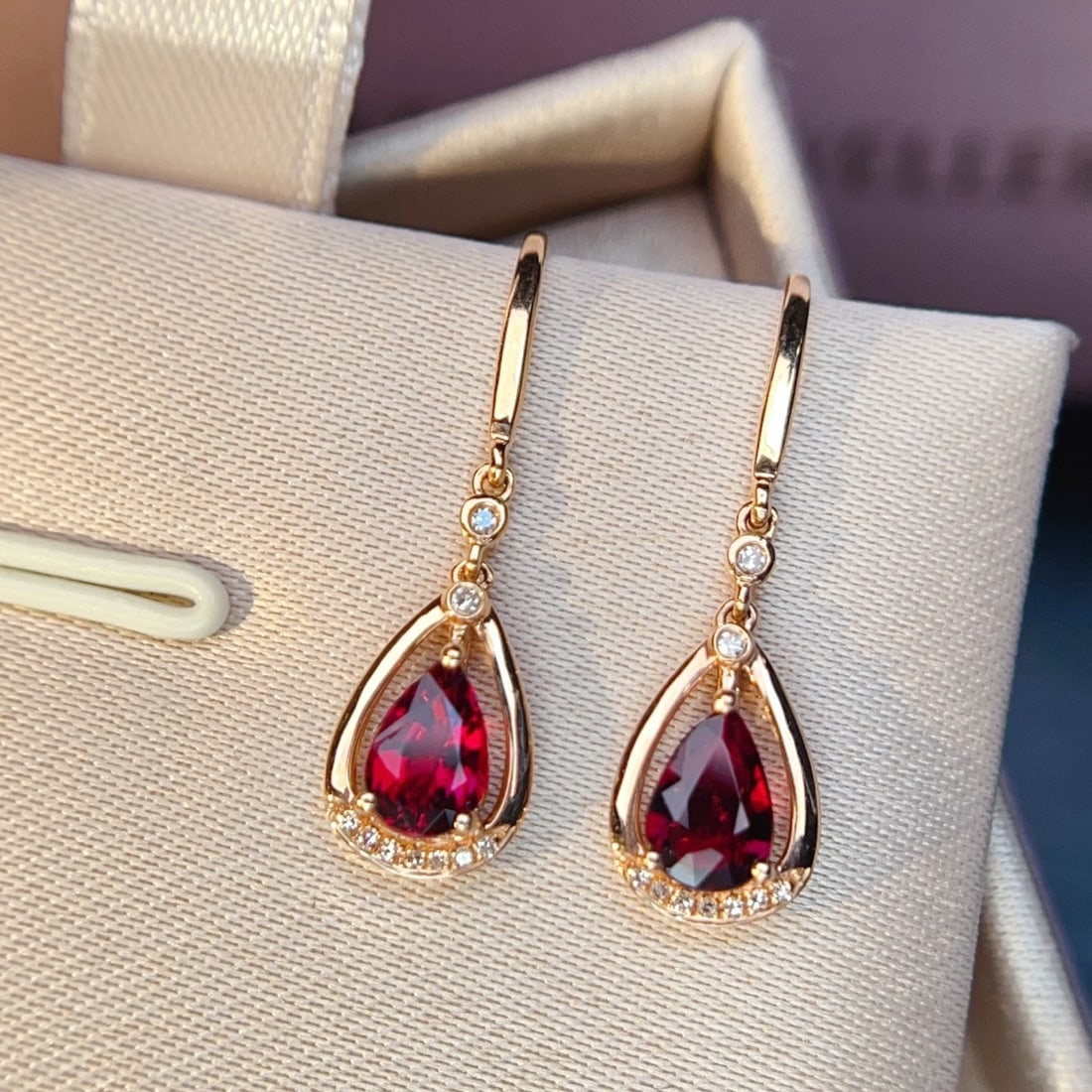 14k Gold 1.11 Ctw Natural Tourmaline & Diamond Earrings: Ref:231144091 // gold content:14k gold // main gemstone:tourmaline // shape:pear // carat weight:1. 05ct // color:red // treatment:natural // // adjacent gemstone 2 : diamond // number of stones:18 //