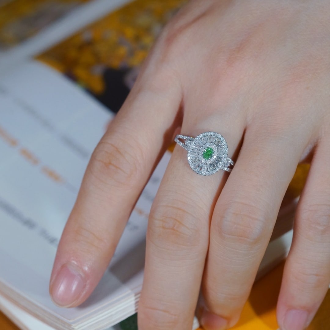 14k Gold 0.70 Ctw Natural Green Diamond & Diamond Ring - 4