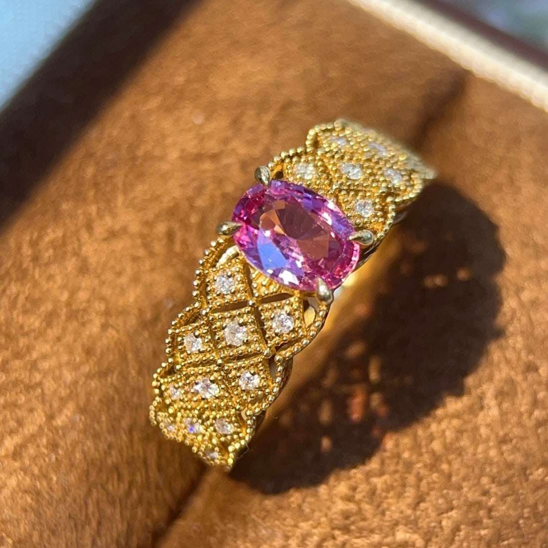14k Gold 1.08 Ctw Natural Padparadscha Sapphire & Diamond Ring: Ref:231144094 // gold content:14k gold // ring size:7. 25us // // main gemstone:padparadscha sapphire // shape:oval // carat weight:0. 97ct // color:orangish pink // treatment:natural // //
