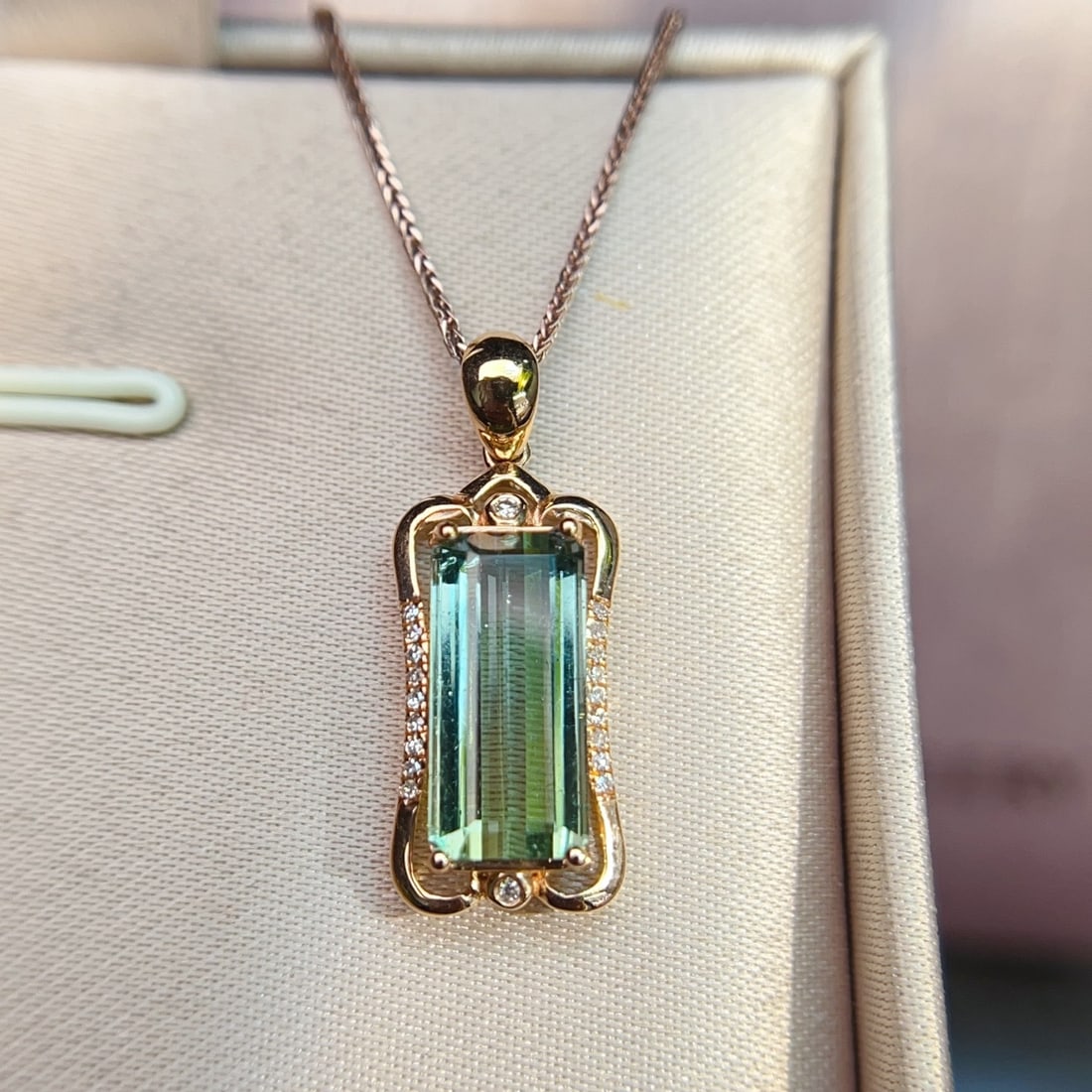 14k Gold 4.41 Ctw Natural Tourmaline & Diamond Pendant( Without Chain ): Ref:231144095 // gold content:14k gold // main gemstone:tourmaline // shape:octagonal // carat weight:4. 35ct // color:green // treatment:natural // // adjacent gemstone 2 : diamond // number of