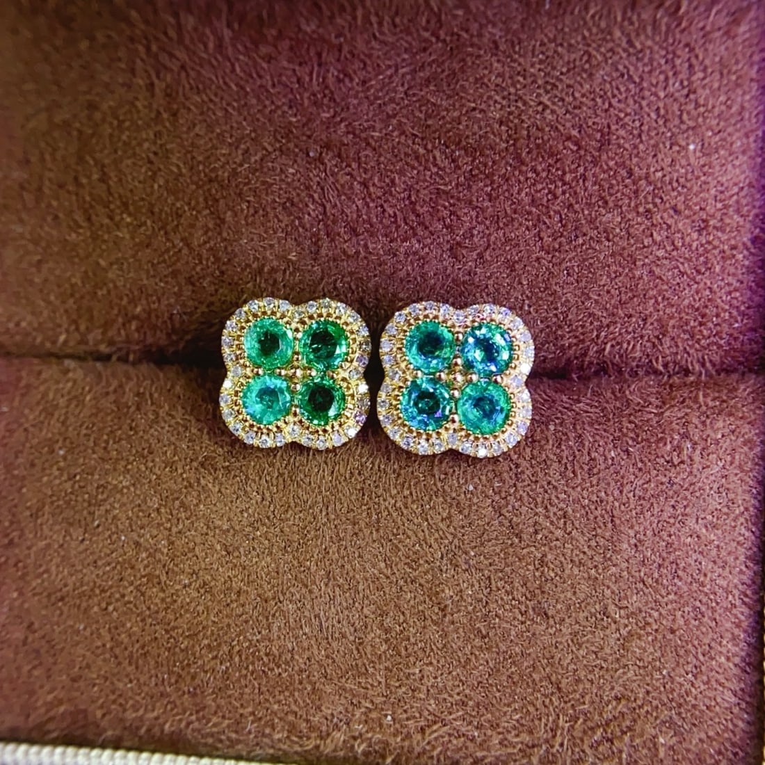 14k Gold 0.88 Ct Natural Emerald & Diamond Earrings - 3