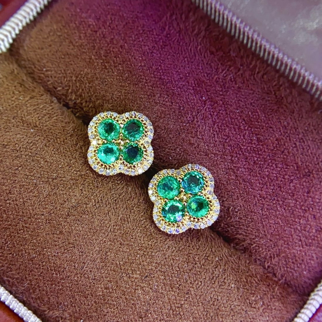 14k Gold 0.88 Ct Natural Emerald & Diamond Earrings - 4