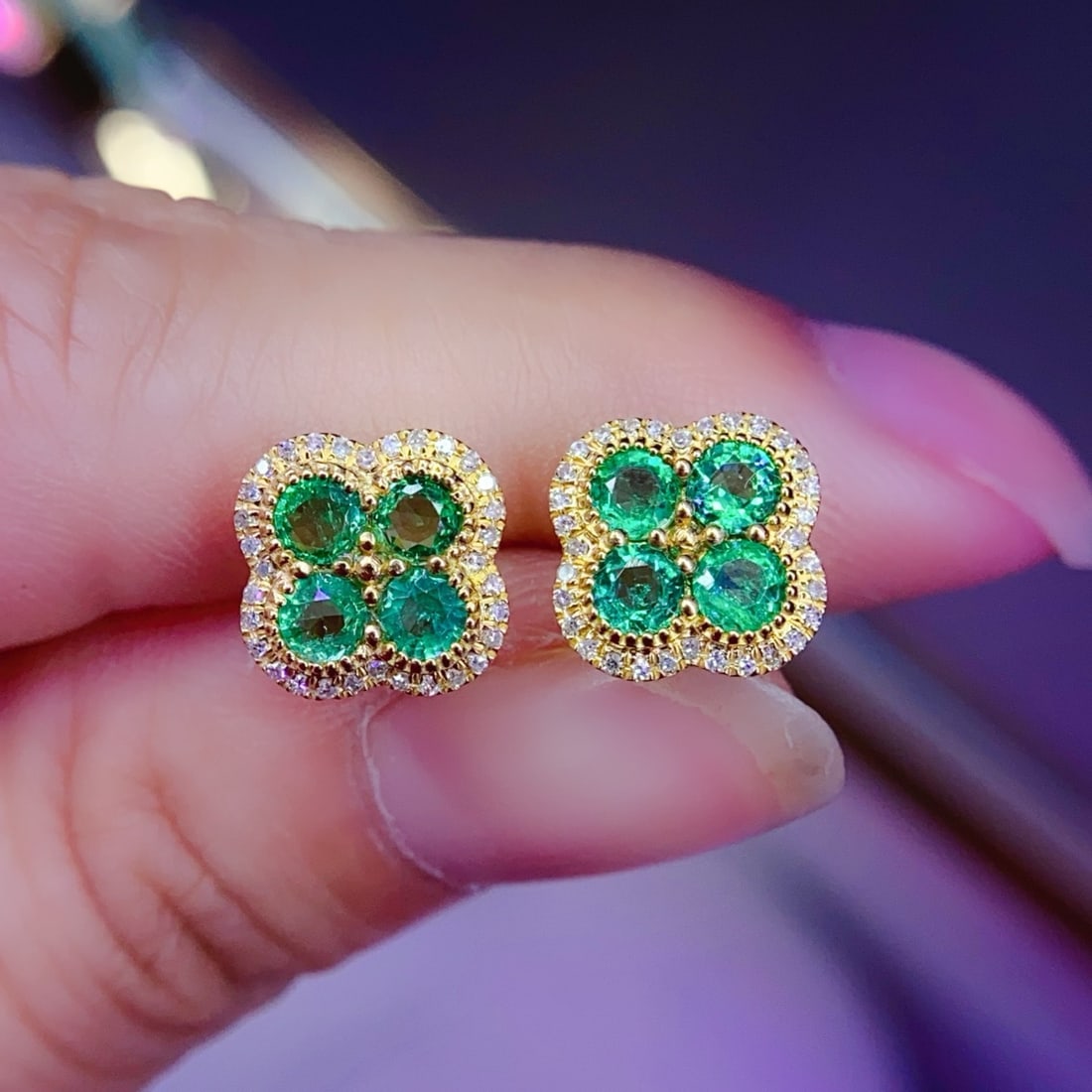14k Gold 0.88 Ct Natural Emerald & Diamond Earrings - 5