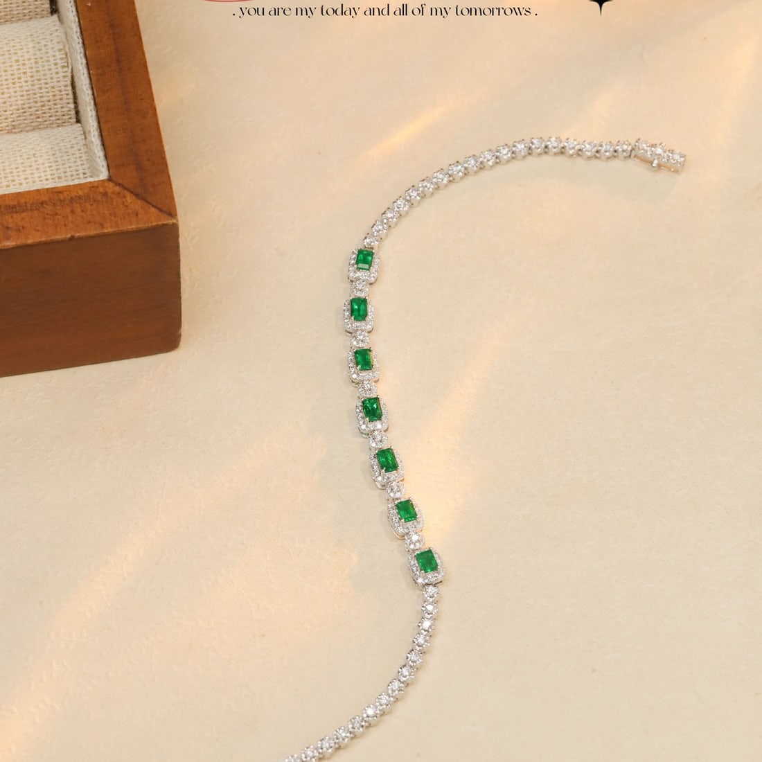 14k Gold 1.93 Ctw Vivid Green Natural Emerald & Diamond Bracelet: Ref:231144100 // gold content:14k gold // main gemstone:emerald // shape:octagonal // carat weight:0. 83ct // color:vivid green // treatment:natural // // adjacent gemstone 2 : diamond //