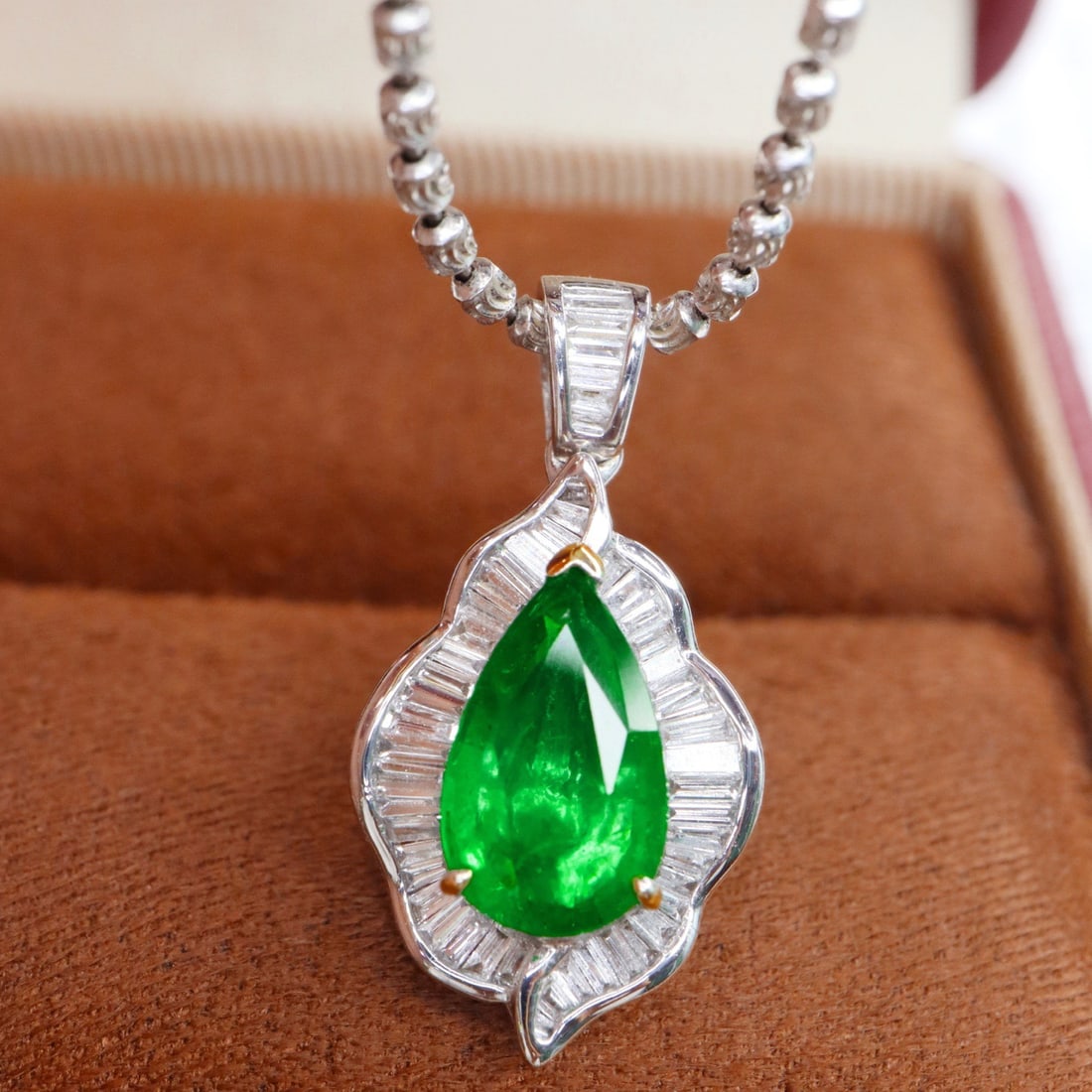 14k Gold 1.60 Ctw Vivid Green Natural Emerald & Diamond Pendant( Without Chain ) - 2