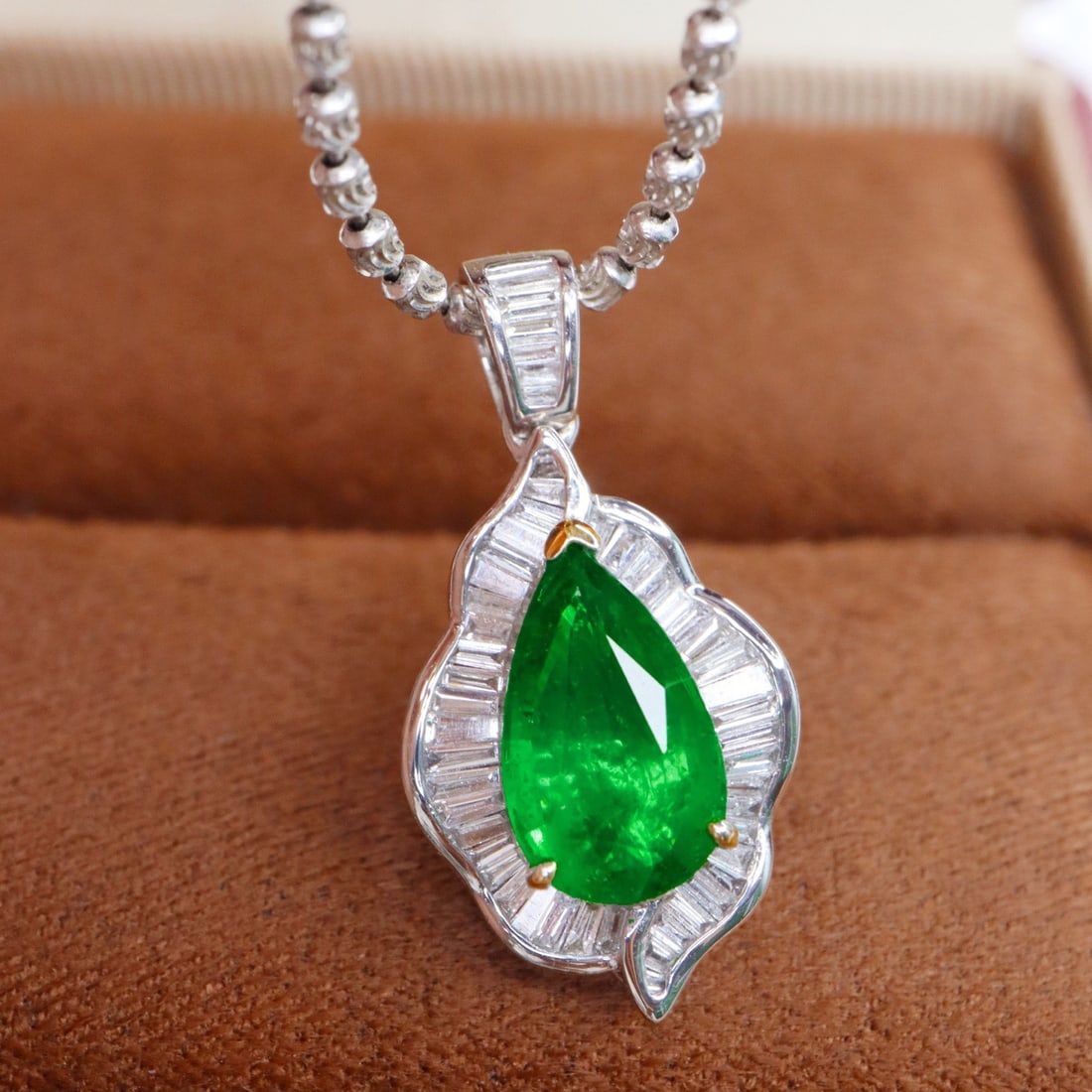 14k Gold 1.60 Ctw Vivid Green Natural Emerald & Diamond Pendant( Without Chain ) - 3