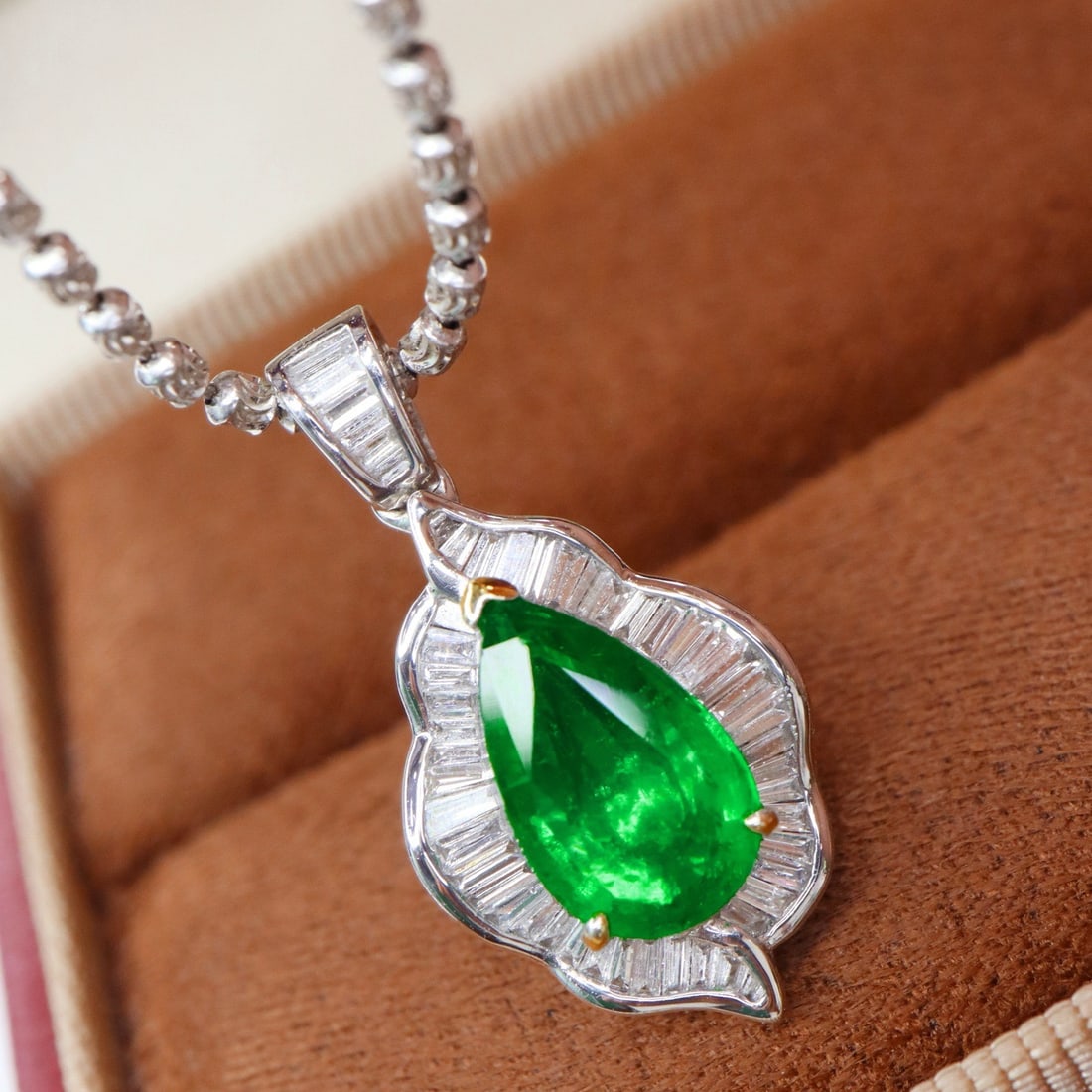 14k Gold 1.60 Ctw Vivid Green Natural Emerald & Diamond Pendant( Without Chain ) - 4