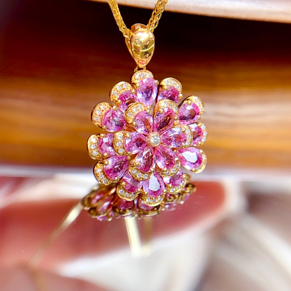 14k Gold 4.50 Ct Natural Sapphire & Diamond Pendant( Without Chain ): Ref:231144105 // gold content:14k gold // main gemstone:sapphire // shape:pear // carat weight:4. 50ct // color:pink // treatment:natural // // adjacent gemstone 2 : diamond // number of stones:55