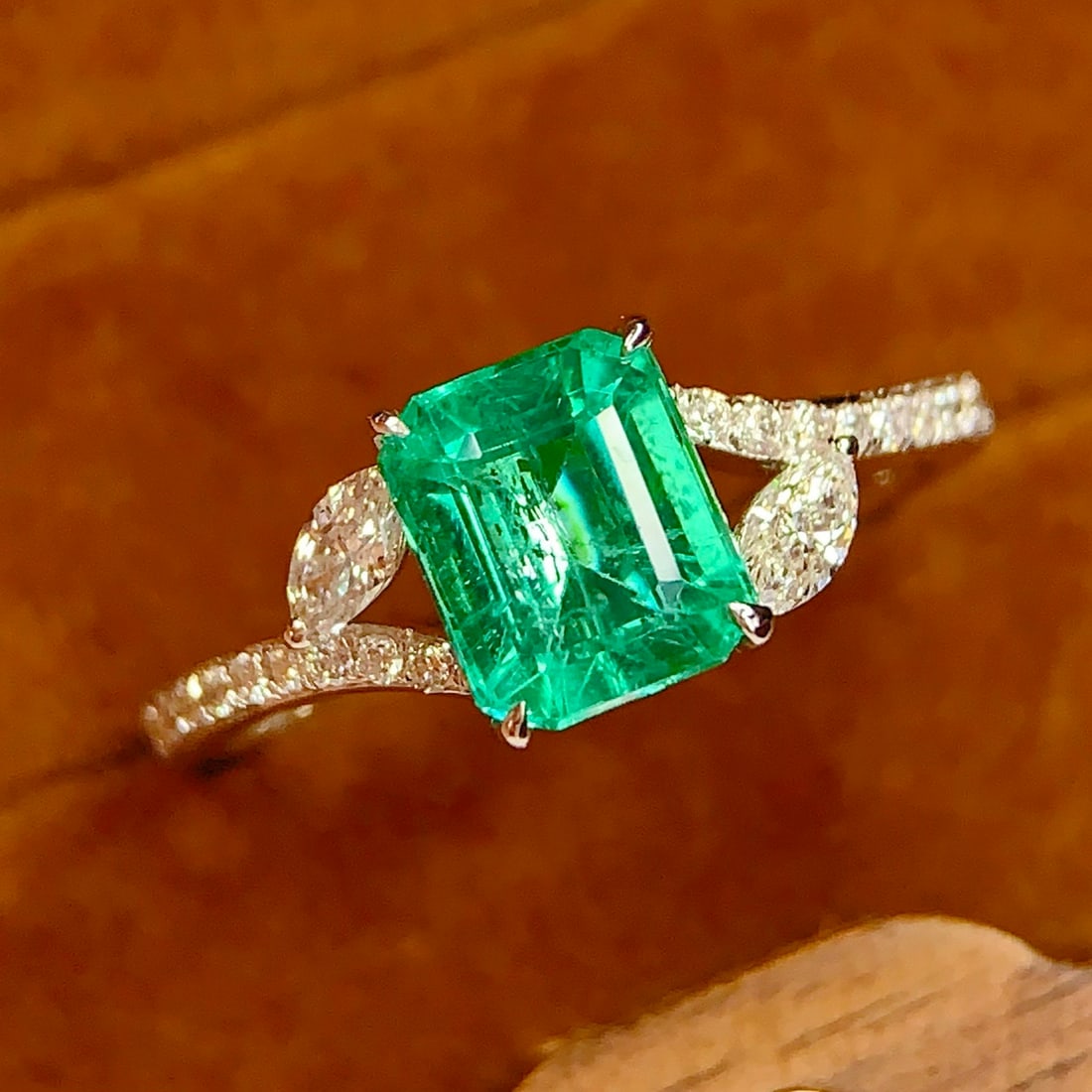 14k Gold 1.3 Ct Natural Emerald & Diamond Ring - 2