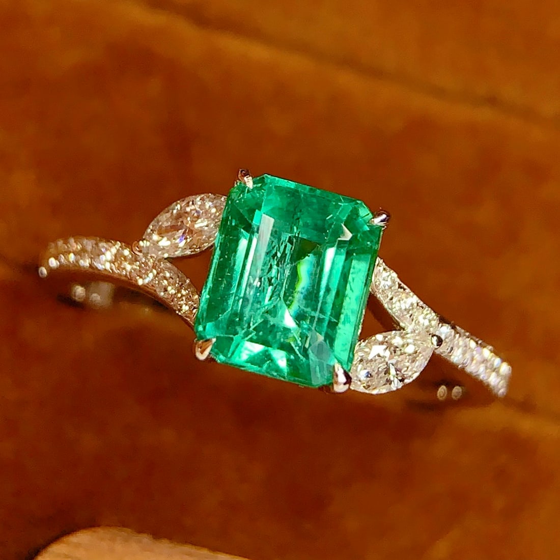 14k Gold 1.3 Ct Natural Emerald & Diamond Ring - 3