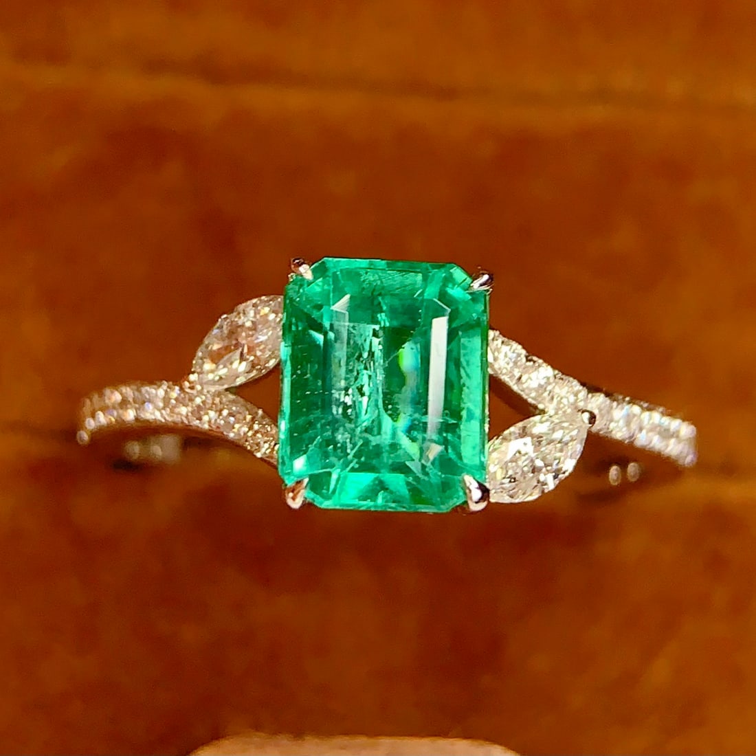 14k Gold 1.3 Ct Natural Emerald & Diamond Ring - 4