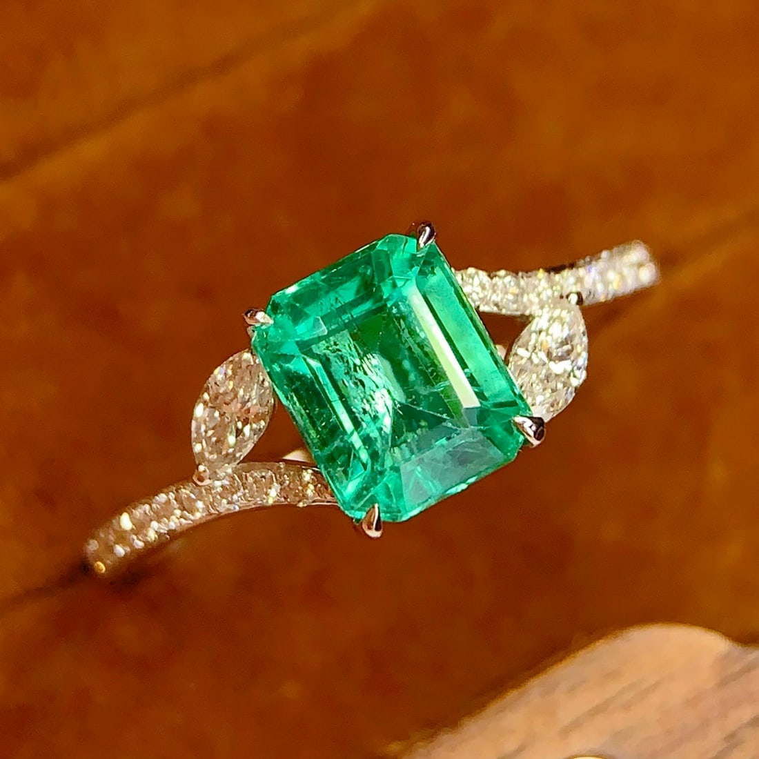 14k Gold 1.3 Ct Natural Emerald & Diamond Ring - 5