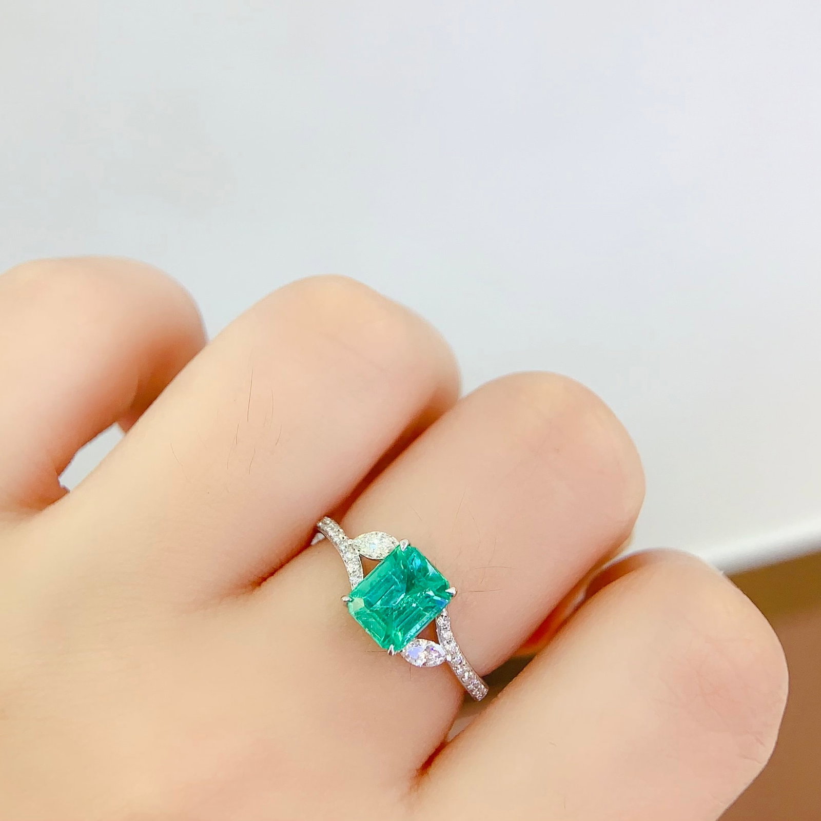 14k Gold 1.3 Ct Natural Emerald & Diamond Ring - 6