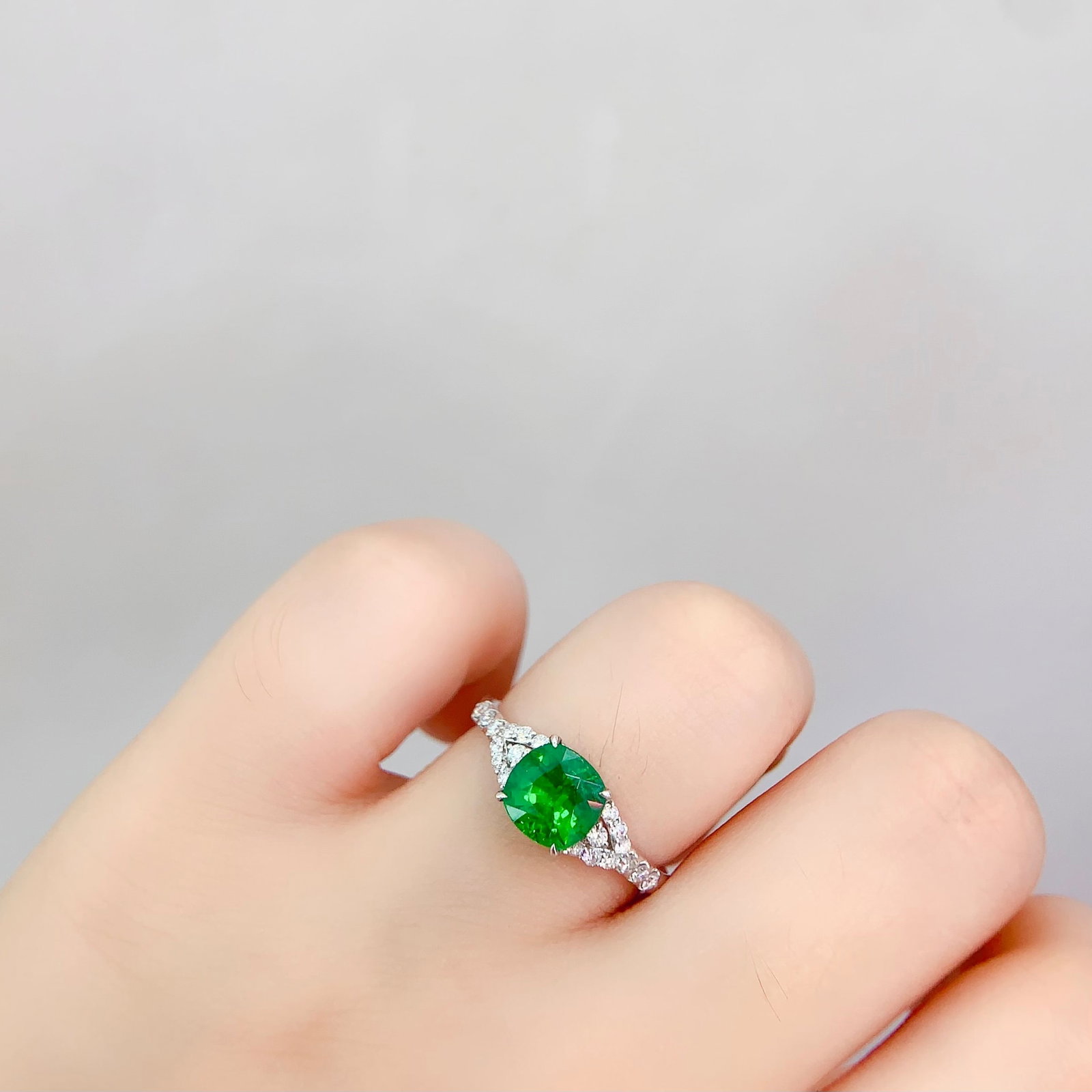 14k Gold 1.75 Ct Vivid Green Natural Tsavorite & Diamond Ring - 6