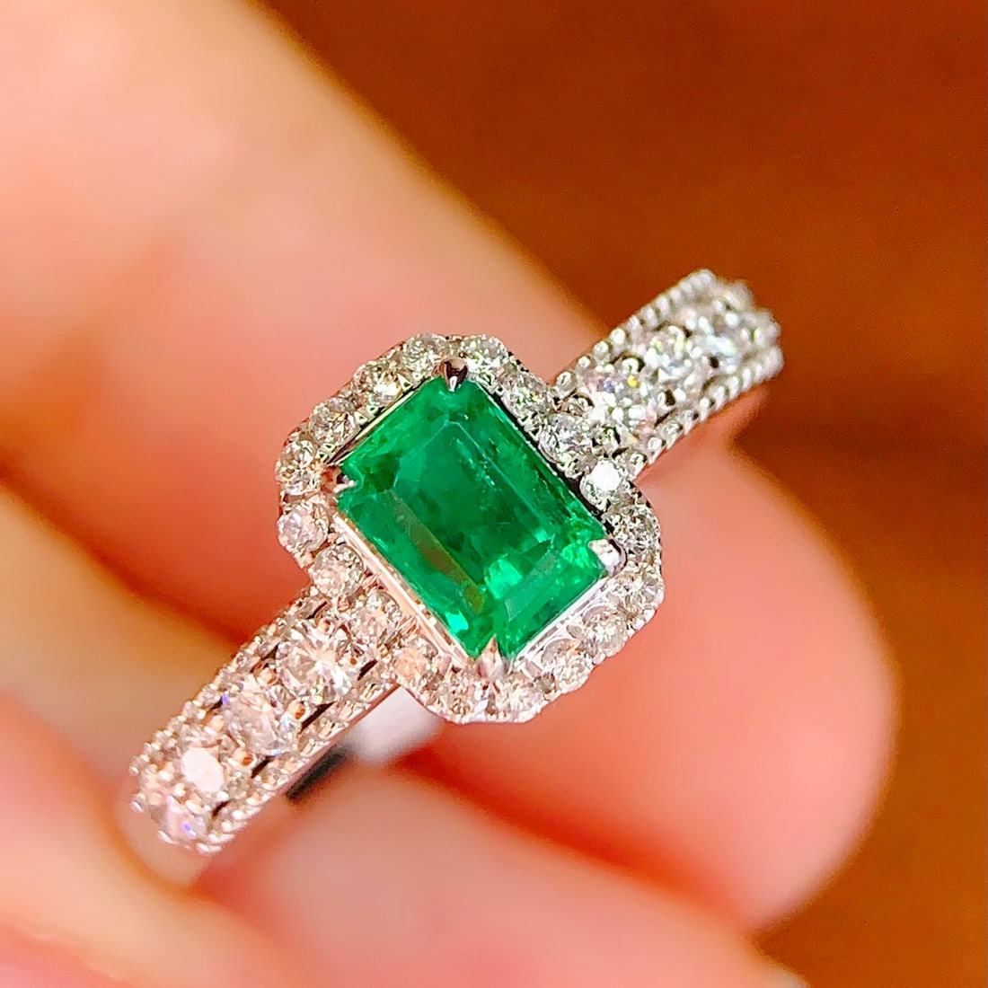 14k Gold 0.5 Ct Natural Emerald & Diamond Ring: Ref:231144128 // gold content:14k gold // ring size:7. 25us // // main gemstone:emerald // shape:octagonal // carat weight:0. 5ct // color:green // treatment:natural // // adjacent gemstone 2 :