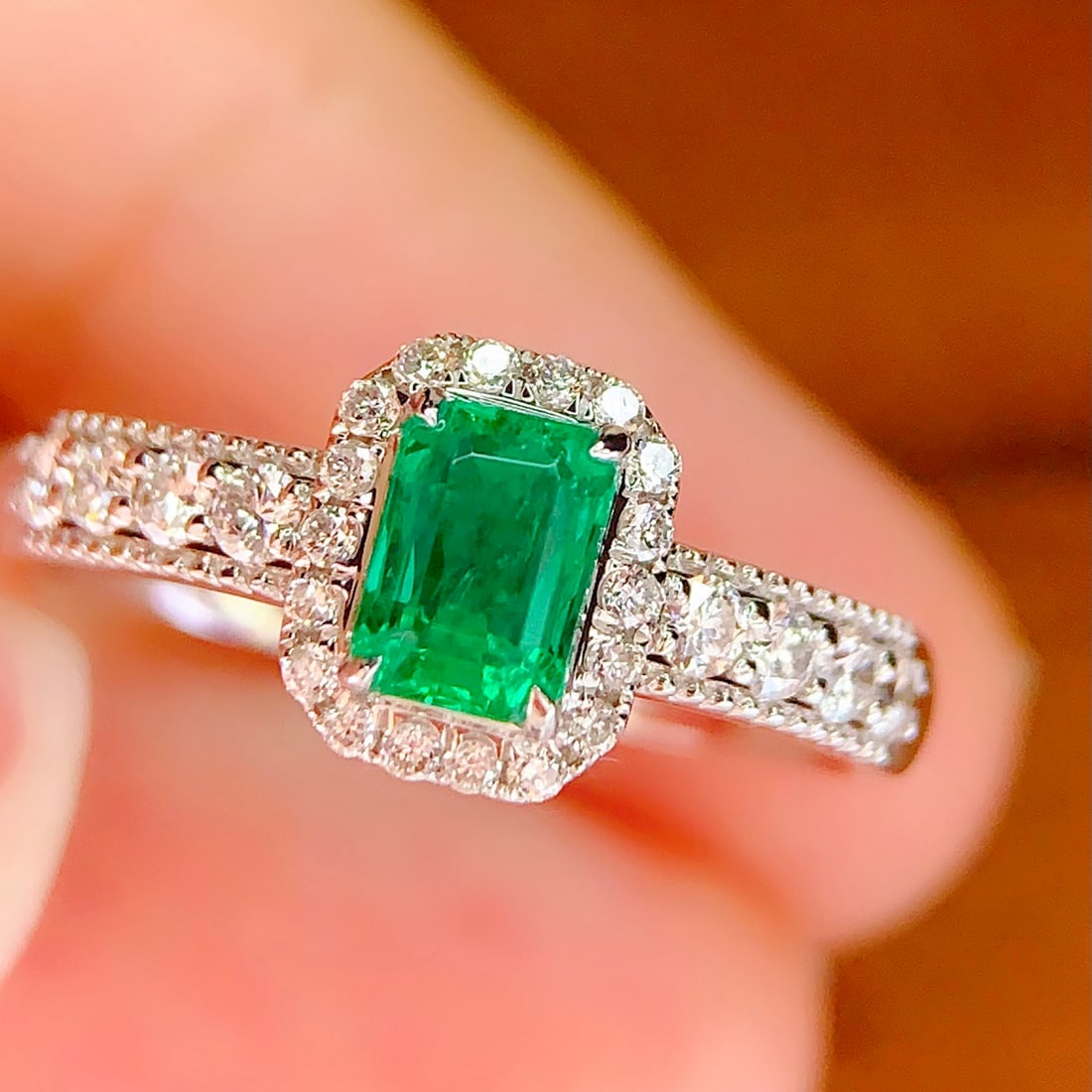 14k Gold 0.5 Ct Natural Emerald & Diamond Ring - 3