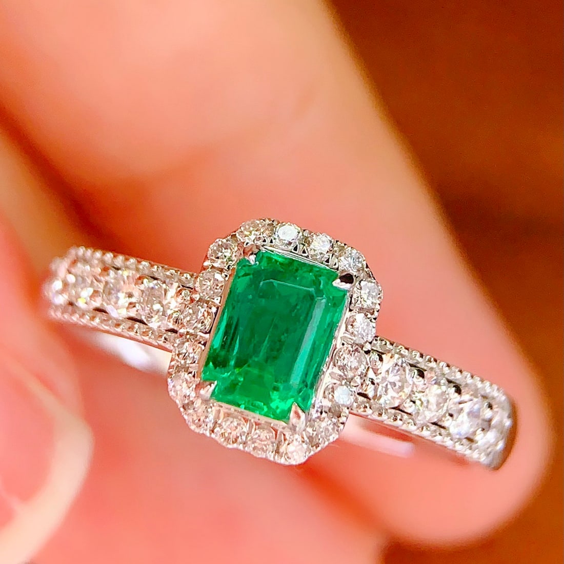 14k Gold 0.5 Ct Natural Emerald & Diamond Ring - 4