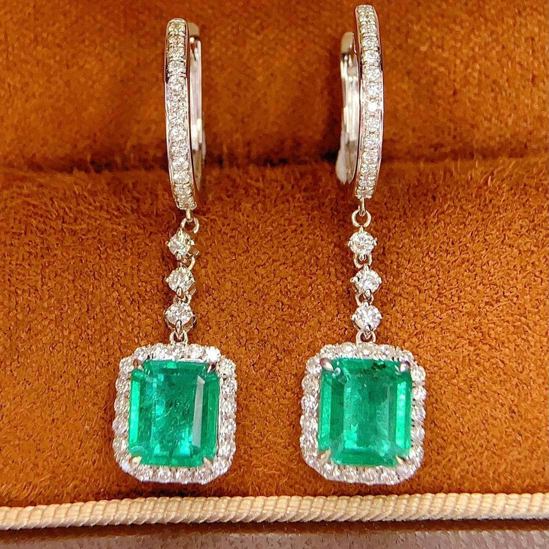 14k Gold 2.56 Ct Natural Emerald & Diamond Earrings - 4