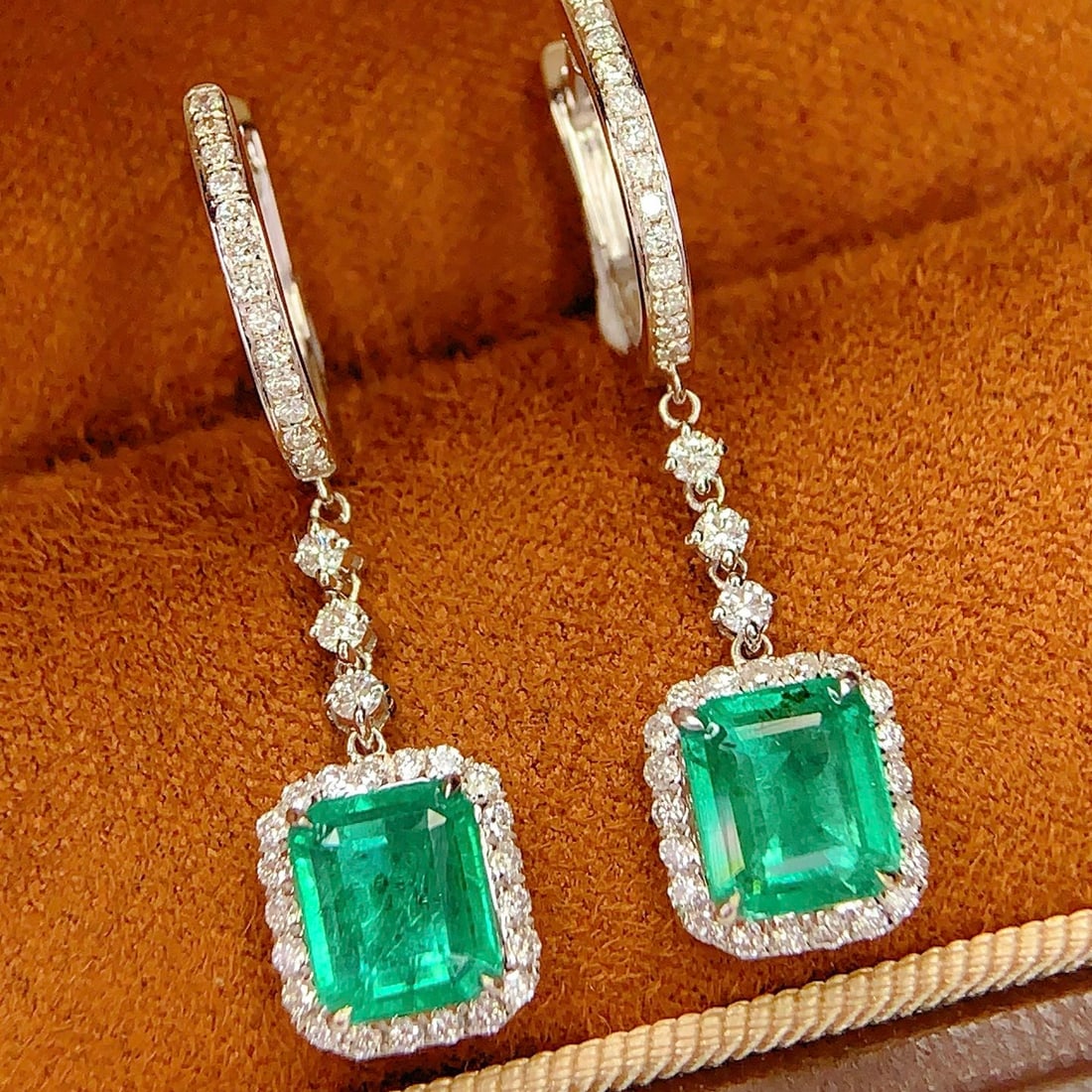 14k Gold 2.56 Ct Natural Emerald & Diamond Earrings - 5
